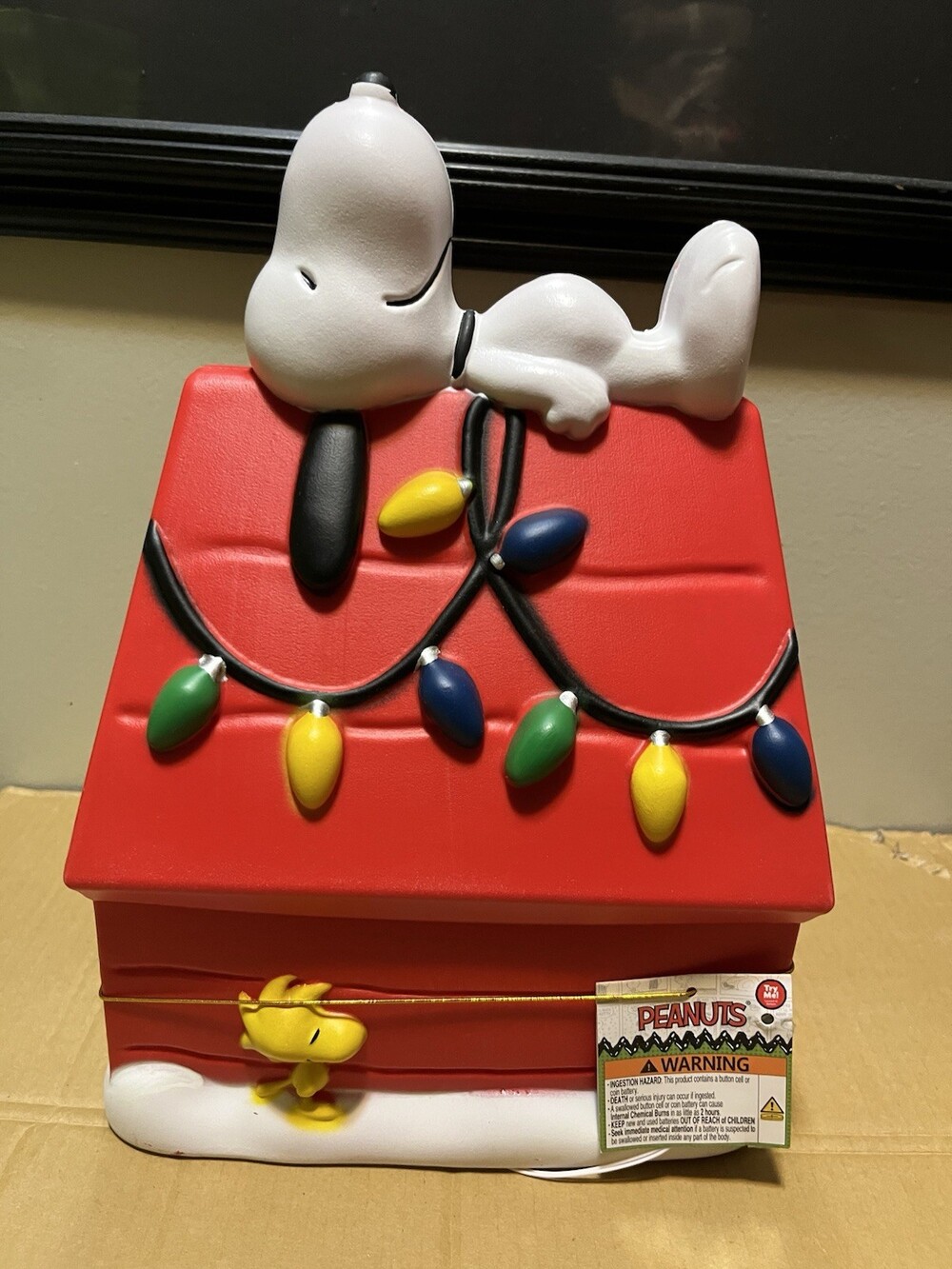 Peanuts Snoopy Doghouse With Holiday Bulbs Blow Mold